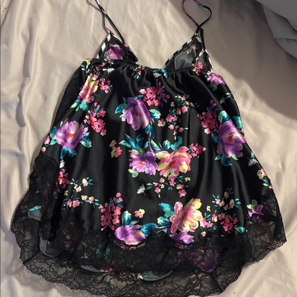 Victoria’s Secret floral lace cami EUC size M adjustable straps & side slits - Picture 7 of 11